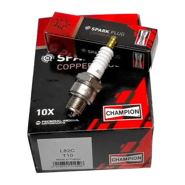 MF0685 - 10 Candela Champion Passo Corto L82C B7HS Piaggio Vespa 125 150 PX ET3