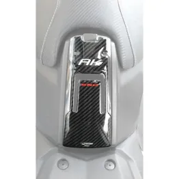 MF4586 Adesivo Sportello Serbatoio Carbon Look in Resina 3D per Kymco AK 550
