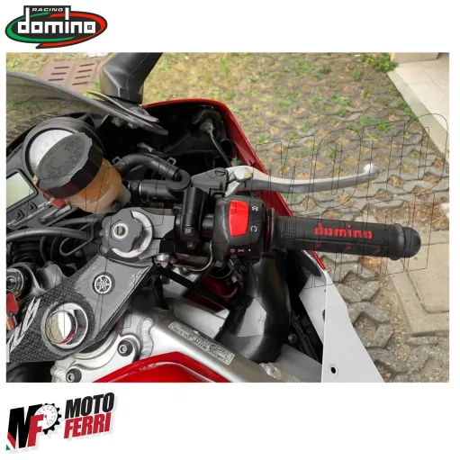 MF4212 Manopole Domino A250 Nero / Rosso Universale Moto MV Honda Ducati Yamaha