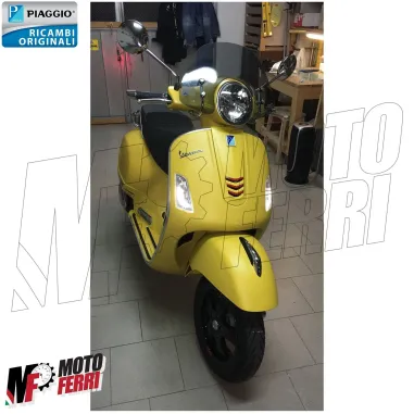 MF6063 Fregio Rosso Nasello Anteriore Originale Vespa GTS 125 300 mod 2016 / 2018