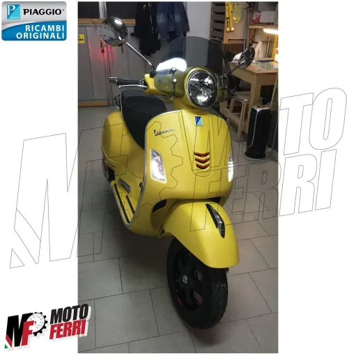 MF6063 Fregio Rosso Nasello Anteriore Originale Vespa GTS 125 300 mod 2016 / 2018