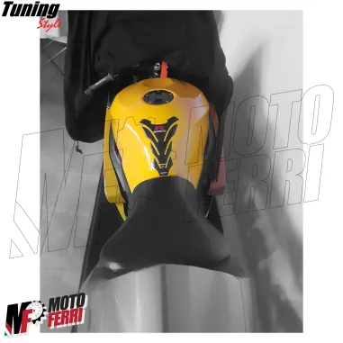 MF6276 Adesivo Protezione Paraserbatoio Suzuki GSX-R Resina 3D Carbonio 20x14cm