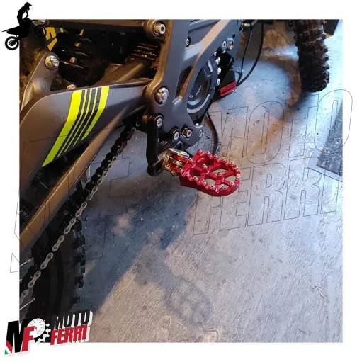 MF6335 Pedane Poggiapiedi Cross Honda CR CRF 125 250 450 1000 Rosso Maggiorate