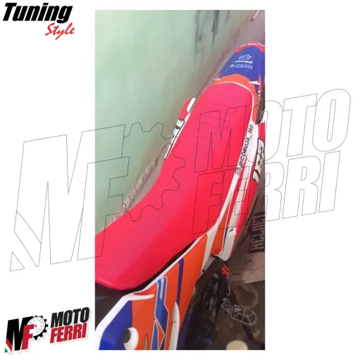 MF3061 Cover Coprisella Rosso Cross in Gomma Antiscivolo Piramidale Universale