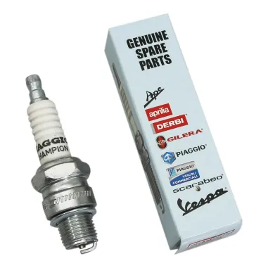 MF0685 - 10 Candela Champion Passo Corto L82C B7HS Vespa Special R L N PK ET3 PX