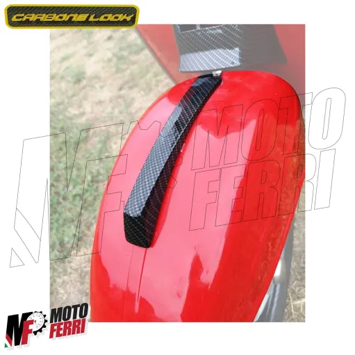MF8798 CRESTA CRESTINA PARAFANGO ANTERIORE Carbon Look VESPA 50 SPECIAL