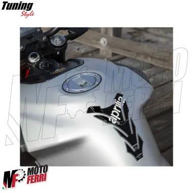 MF8972 Adesivo Protezione Paraserbatoio 3D Carbonio Logo Aprilia Nero 20,3x14cm